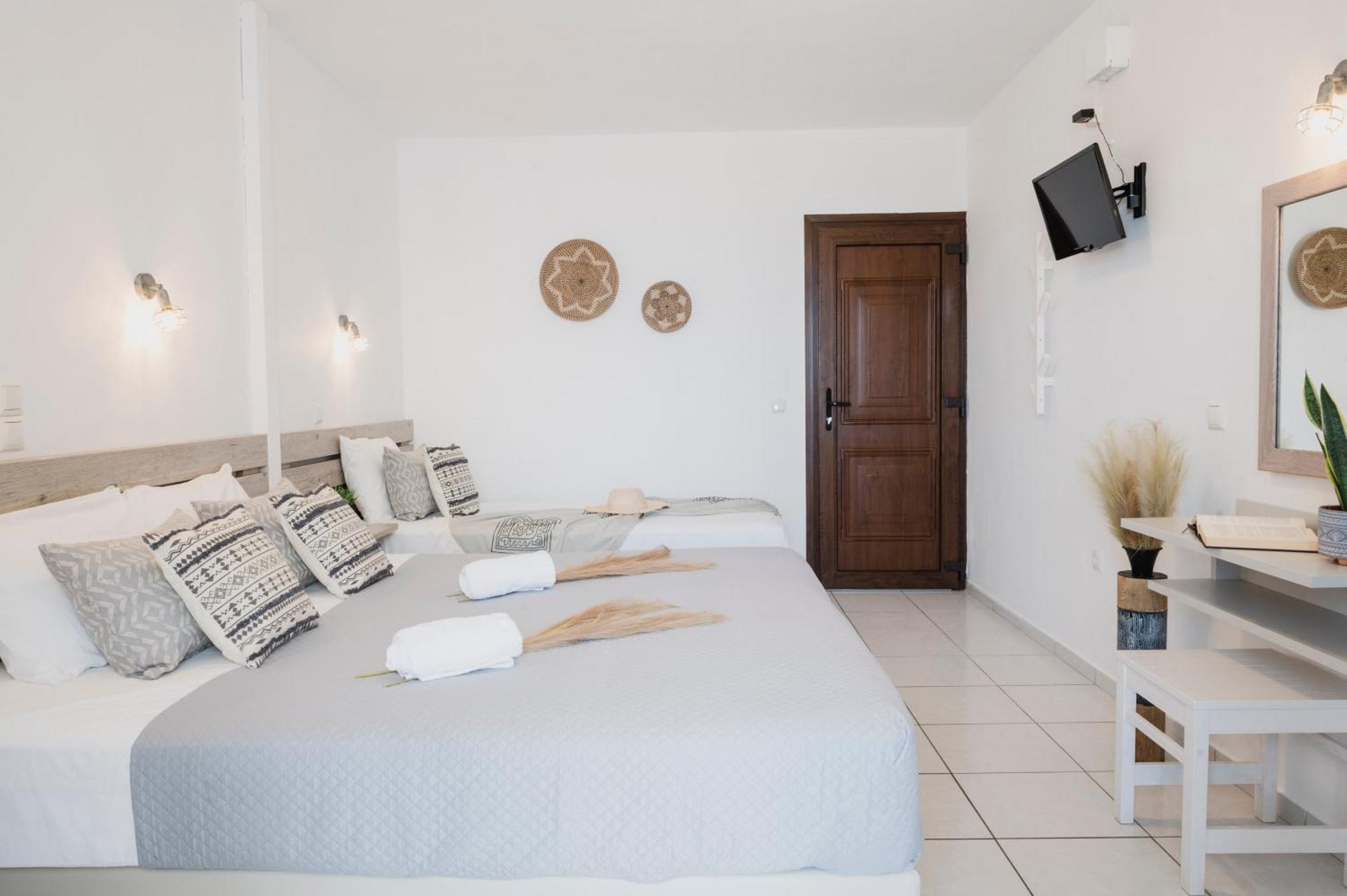 Petros Studios & Suites Naxos City Buitenkant foto